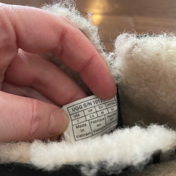 Ugg fleece lined short boots - Picture 7 of 8